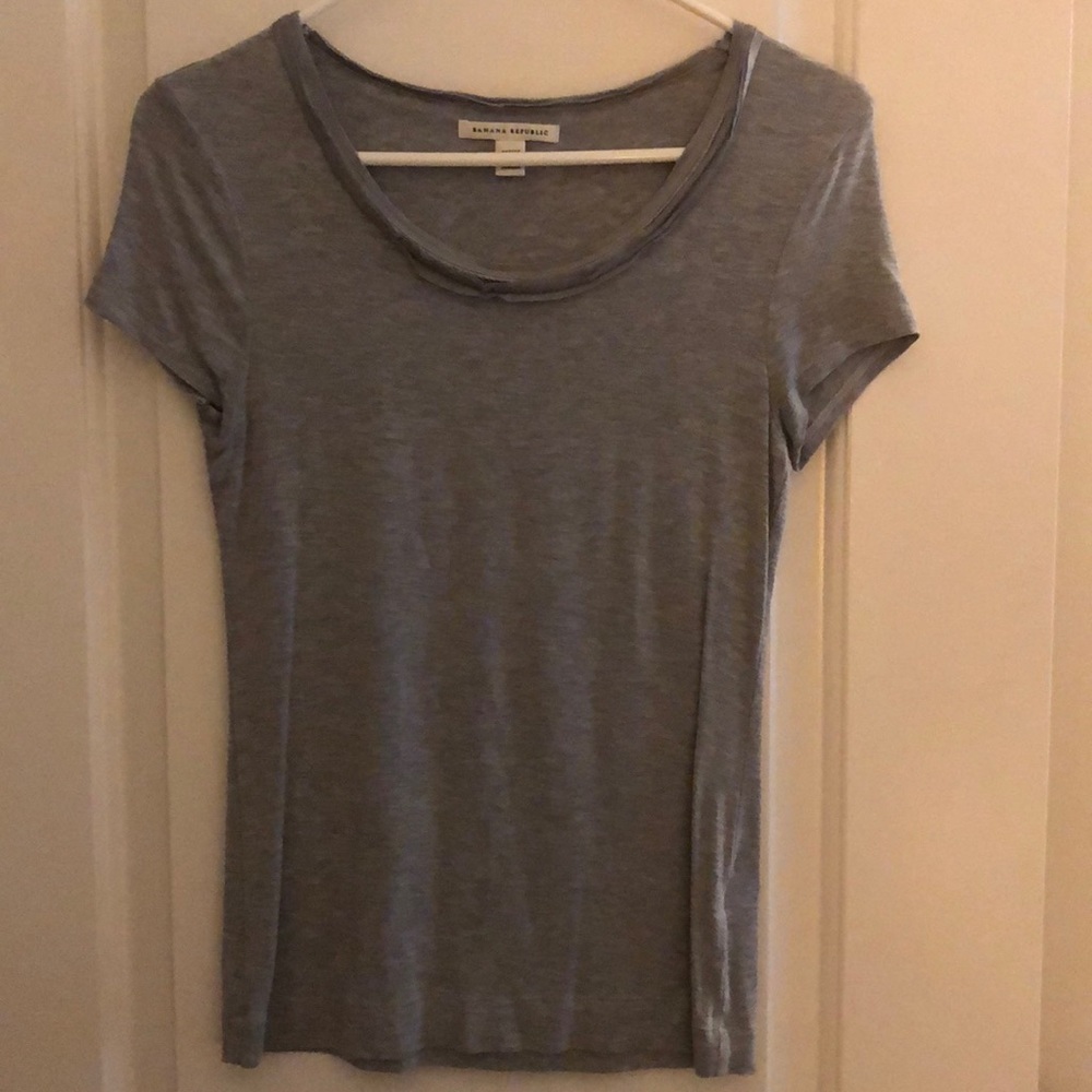 Banana Republic stretchy T with neck detail